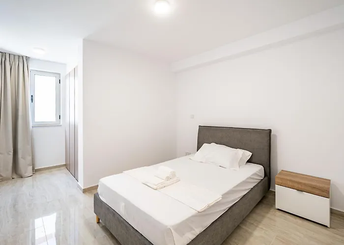 Willa Akamas Bay 42 By Becyprus