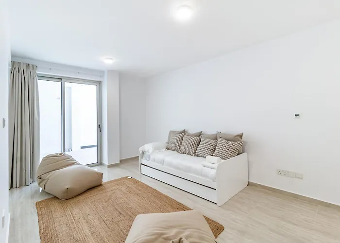 Willa Akamas Bay 42 By Becyprus Neo Chorio